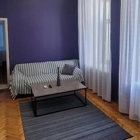 Apartment комфортная в центре, недалеко от моря