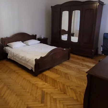 комфортная в центре, недалеко от моря